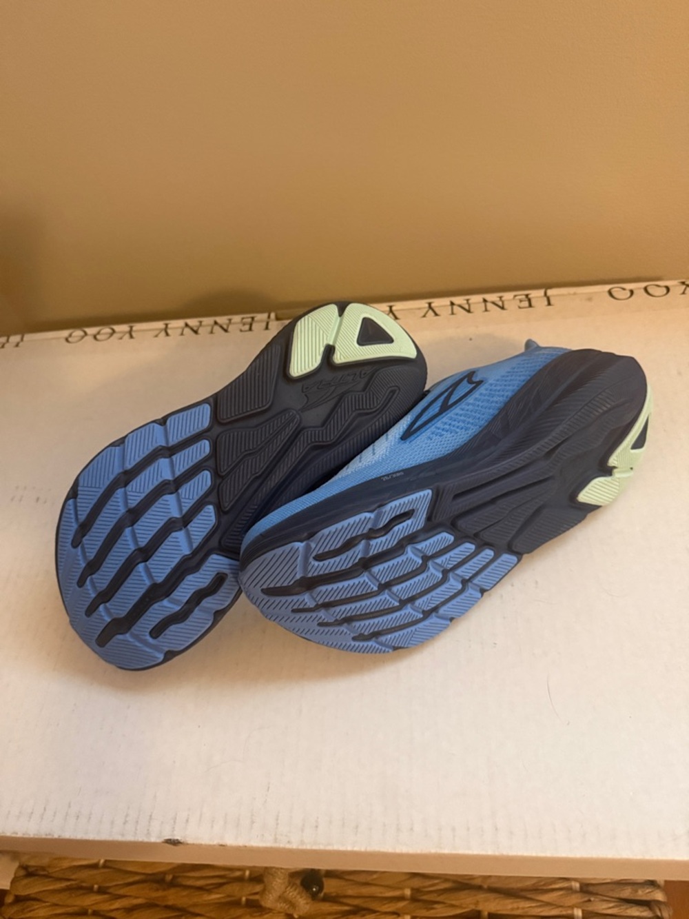 NWOT Altra Experience Flow Running Shoes - Picture 4 of 4